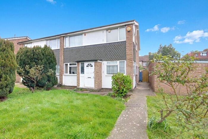 2 Bedroom Maisonette For Sale In Kennedy Avenue, Enfield, Greater London, EN3