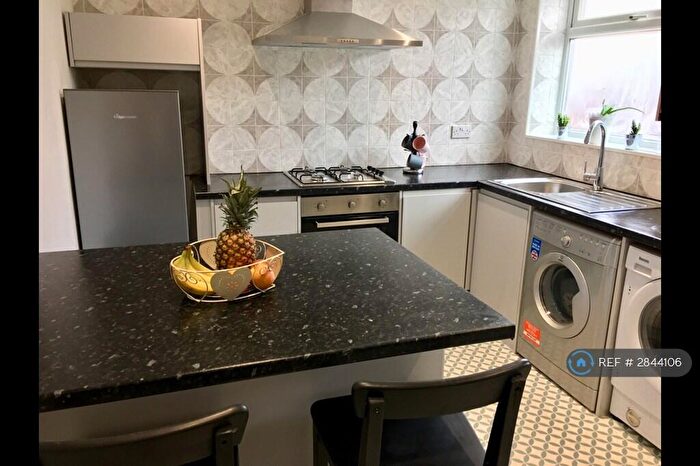 4 Bedroom End Of Terrace House To Rent In Seedley Park Road, Salford, M6