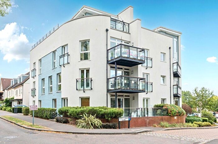 2 Bedroom Apartment For Sale In Rivett Drake Close, Guildford, GU2