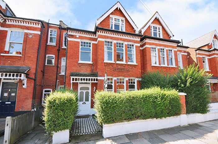 3 Bedroom Flat To Rent In Bushnell Road, Balham, SW17