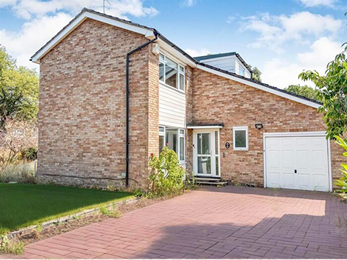 3 Bedroom Detached House For Sale In Parsons Mead, East Molesey, KT8
