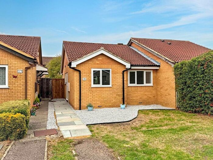 2 Bedroom Bungalow For Sale In Belvoir Walk, Bedford, MK41
