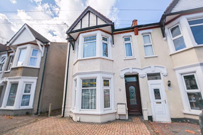 3 Bedroom Semi-Detached House To Rent In Chelmsford Avenue, Southend-On-Sea, SS2