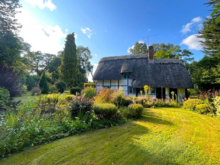 3 Bedroom Cottage For Sale In Cane End, Reading, RG4