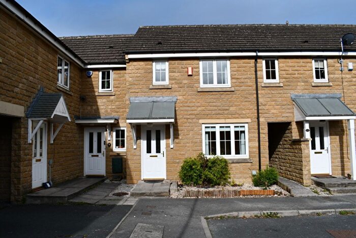 3 Bedroom Town House To Rent In Goodfellow Close, Cottingley, Bingley, West Yorkshire, BD16