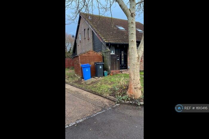 1 Bedroom End Of Terrace House To Rent In Willowmead Close, Woking, GU21