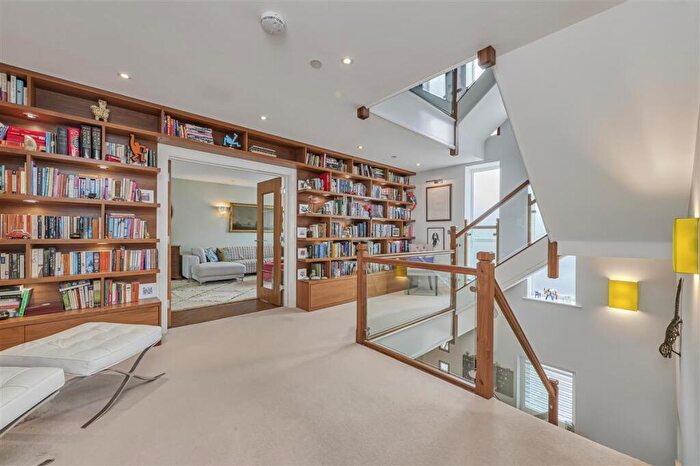 5 Bedroom Semi-Detached House For Sale In Clavering Place, SW12