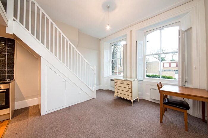 Apartment To Rent In Tasker Road, London, NW3