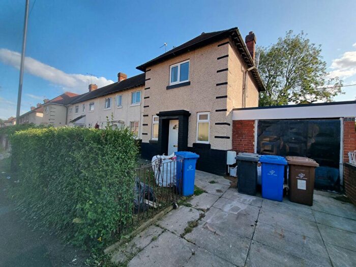 3 Bedroom End Of Terrace House For Sale In Thackeray Street, Sinfin, Derby, DE24