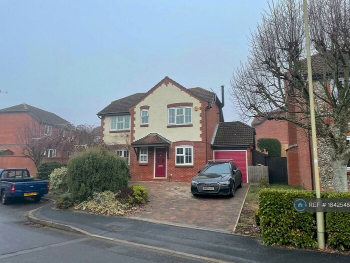 4 Bedroom Detached House To Rent In Campion Drive, Romsey, SO51