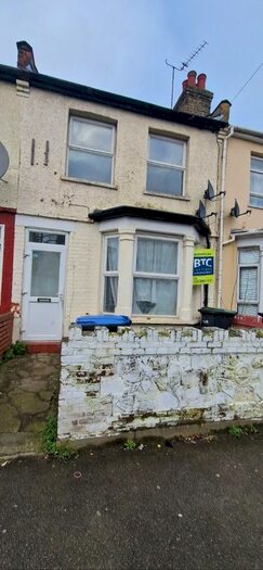 4 Bedroom Detached House To Rent In Durants Road, Enfield, EN3