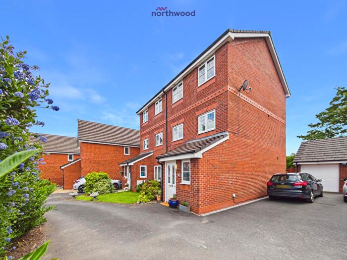 4 Bedroom Semi Detached House For Sale In Heulfan Way, Gwersyllt, Wrexham, LL11