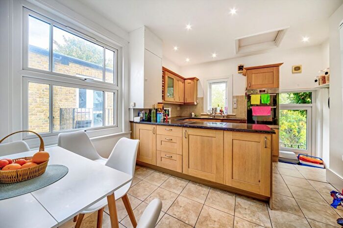 3 Bedroom Flat For Sale In Elsinore Road, Forest Hill, SE23