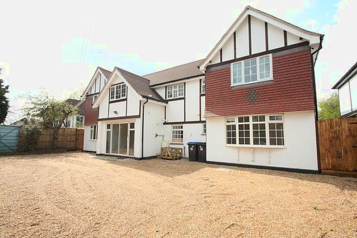 2 Bedroom Flat To Rent In Wych Hill Lane, Hook Heath, Woking, GU22