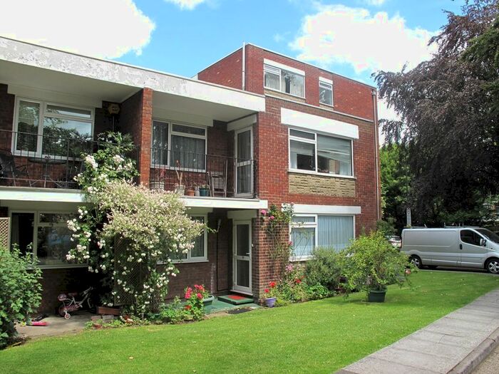 2 Bedroom Flat To Rent In Woodcote Road, Wallington SM6