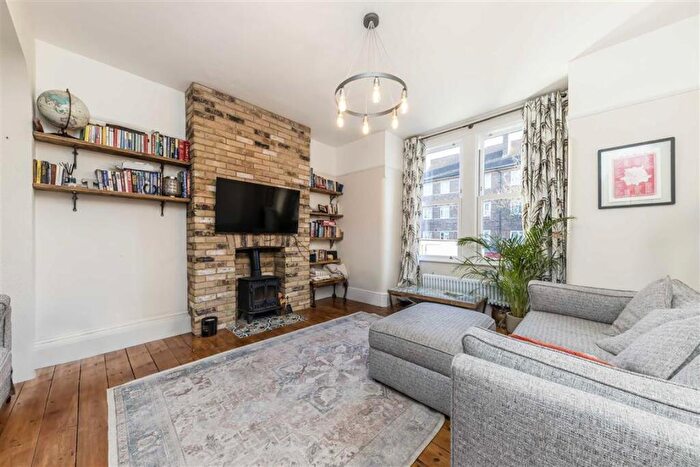 5 Bedroom House To Rent In Kinveachy Gardens, Charlton, SE7