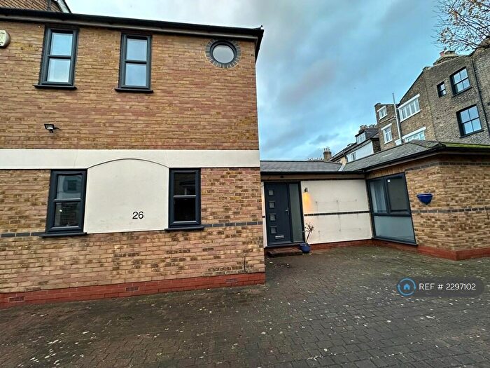 3 Bedroom Detached House To Rent In Chester Crescent, London, E8