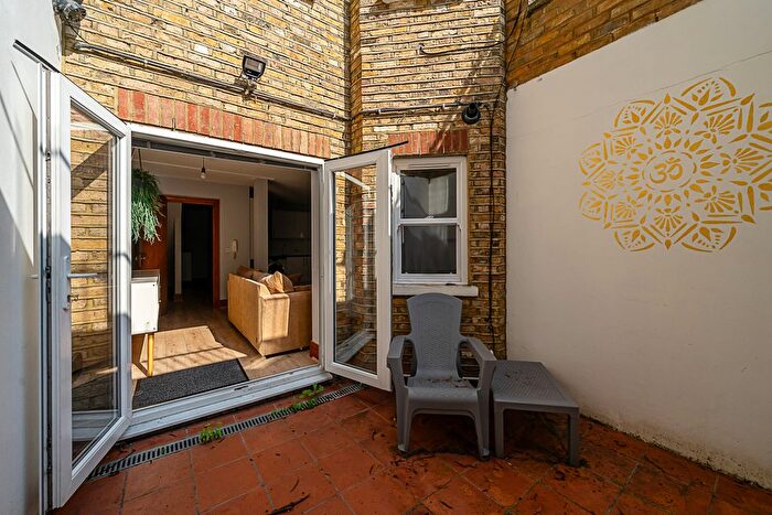 2 Bedroom Flat For Sale In Gordon Road, Ealing, W5