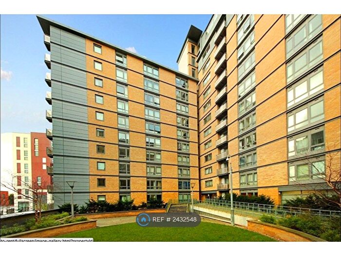 2 Bedroom Flat To Rent In Trentham Court, London, W3