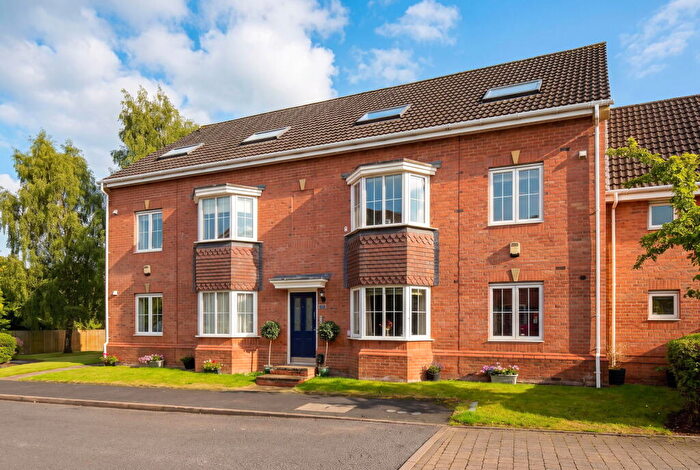 2 Bedroom Flat For Sale In Innisfree Close, Wythall, B47