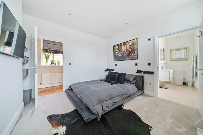 2 Bedroom Flat For Sale In Eton Square, Eton, Windsor, SL4