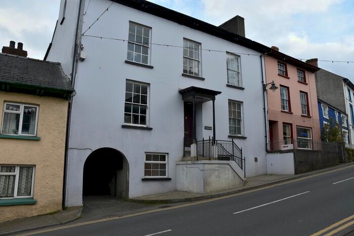 2 Bedroom Flat To Rent In Bridge Street, Newcastle Emlyn, SA38
