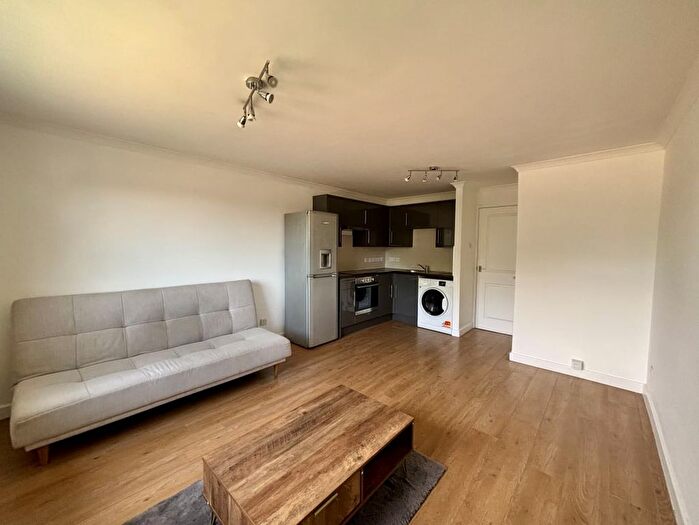 1 Bedroom Flat To Rent In Bays Farm Court, Bath Road, Longford, West Drayton, UB7