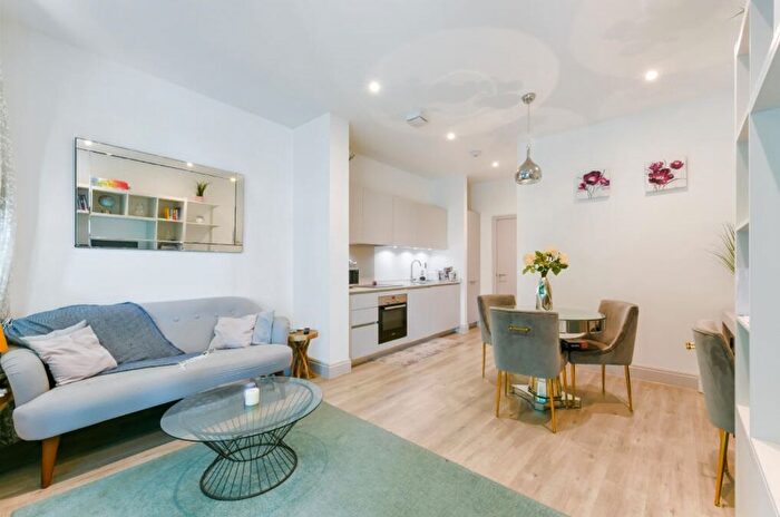 1 Bedroom Flat To Rent In Chiswick High Road, Turnham Green, W4