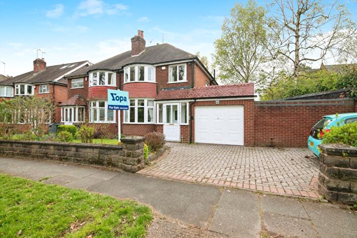 3 Bedroom Semi-Detached House For Sale In Queens Park Road, Birmingham, B32