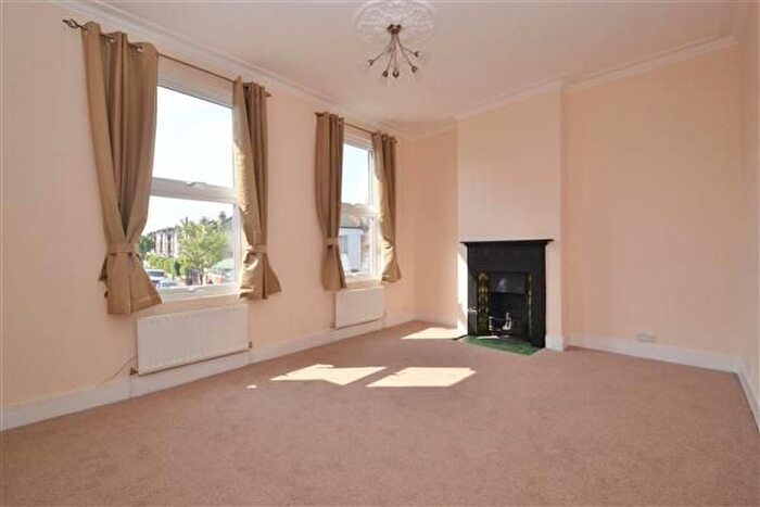 2 Bedroom Flat To Rent In Replingham Road, Southfields, SW18