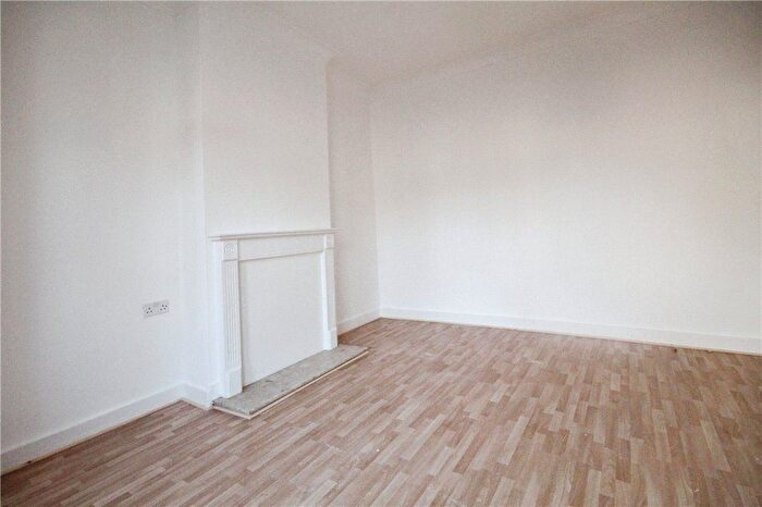 2 Bedroom Maisonette To Rent In Hythe Road, Thornton Heath, Surrey, CR7