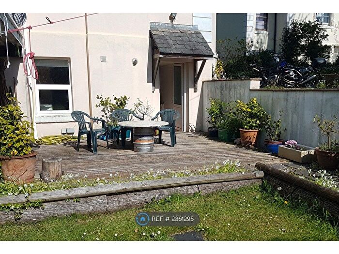 2 Bedroom Flat To Rent In Garden, Torquay, TQ2