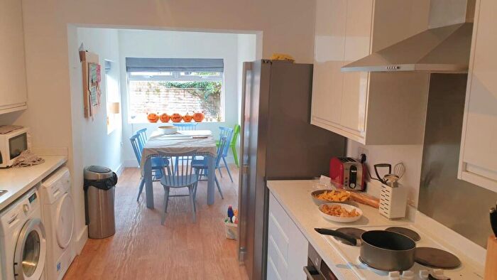 4 Bedroom Terraced House To Rent In Bed Student House / Academic Year - Devonshire Promenade, Nottingham, NG7