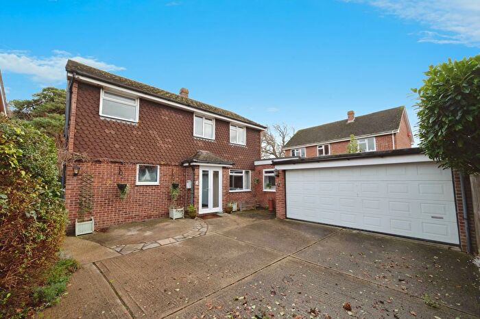 5 Bedroom Detached House For Sale In Teal Close, Hayling Island, Hampshire, PO11