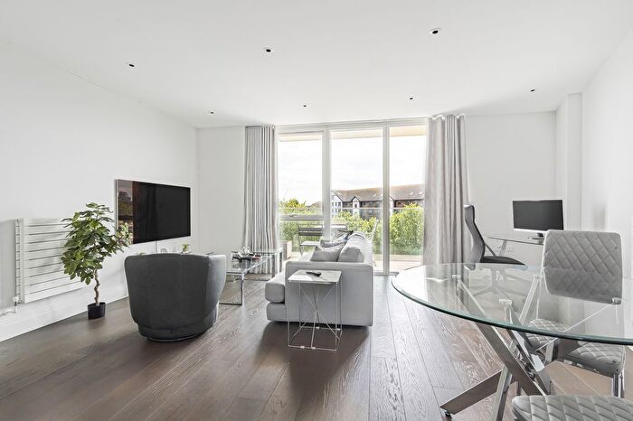 1 Bedroom Flat To Rent In Hamond Court, Queenshurst Square, Kingston Upon Thames, Surrey, KT2