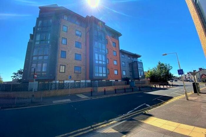 2 Bedroom Flat To Rent In Lynmouth Avenue, Chelmsford, CM2