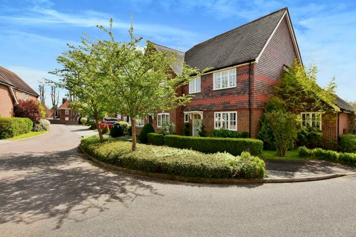 4 Bedroom Semi-Detached House For Sale In Readers Court, Teston, Maidstone, ME18