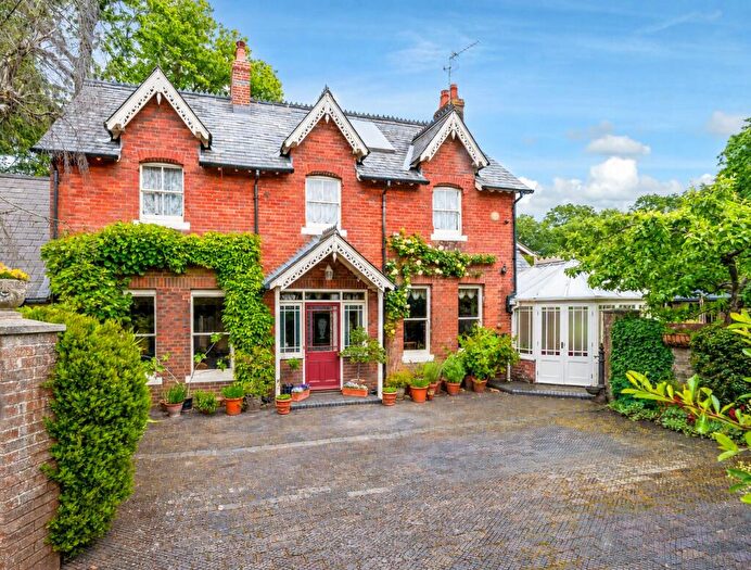 3 Bedroom Detached House For Sale In Bassett, Southampton, SO16