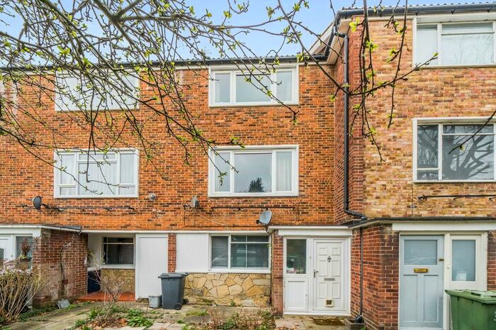 2 Bedroom Flat To Rent In Carston Close, London, SE12