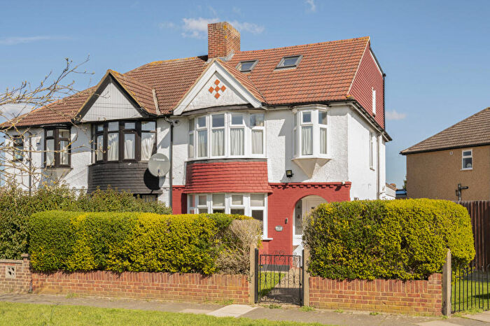 4 Bedroom Semi Detached House For Sale In Monkleigh Road, Morden, SM4