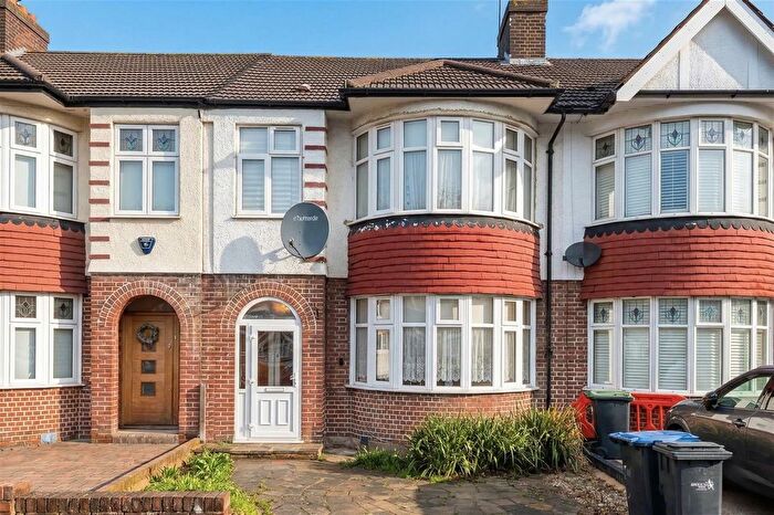 3 Bedroom Terraced House For Sale In Hyde Park Avenue, London, N21
