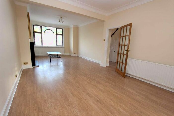 4 Bedroom Property To Rent In Tresco Gardens, Ilford, Essex IG3