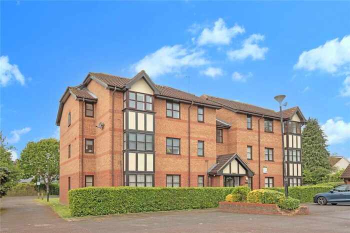 2 Bedroom Flat To Rent In Chamberlain Place, Walthamstow, London, E17