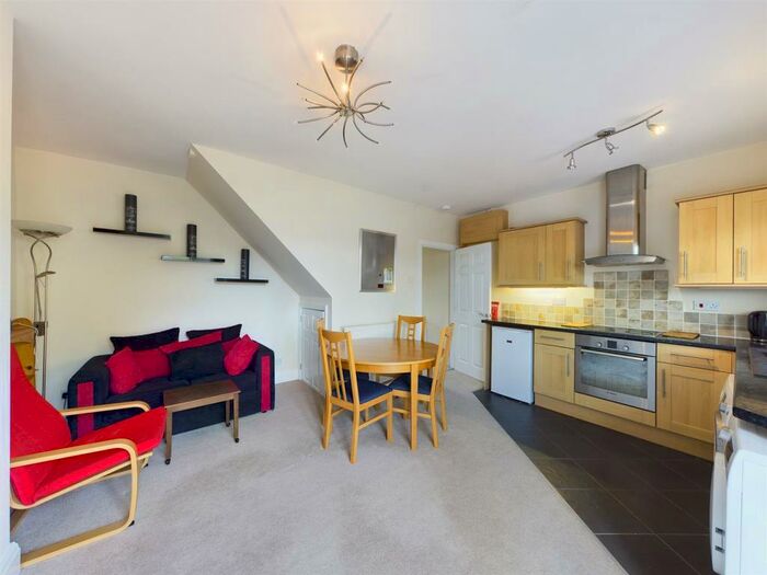 3 Bedroom Private Hall To Rent In Avondale Road, Lancaster, LA1