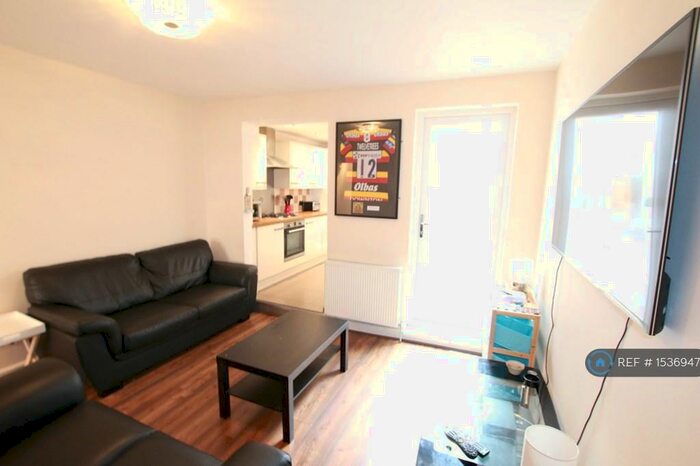 4 Bedroom Terraced House To Rent In Pitcroft Avenue, Reading, RG6