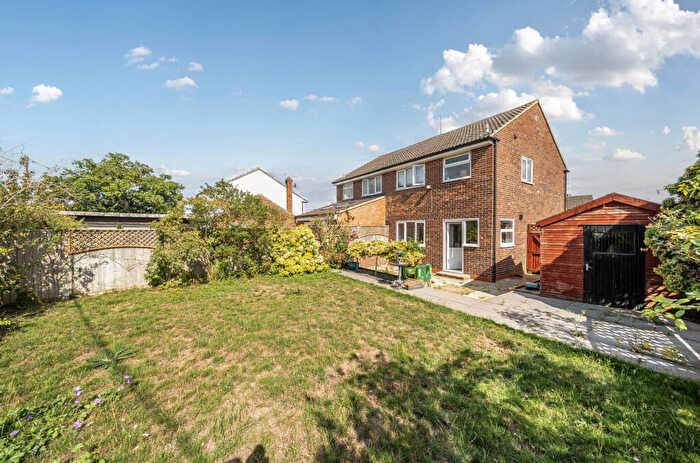 3 Bedroom Semi-Detached House For Sale In Rayfield Close, Barnston, Essex, CM6