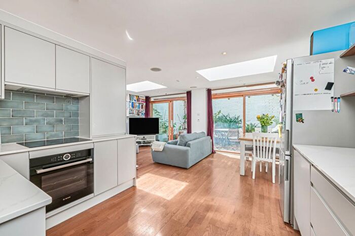 2 Bedroom Flat For Sale In Lambert Road, Brixton, London, SW2