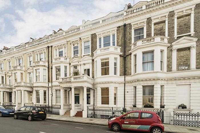 2 Bedroom Flat To Rent In Castletown Road, West Kensington, W14