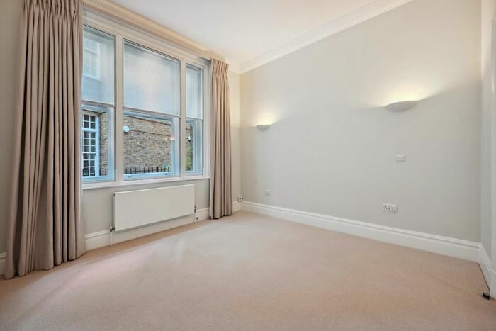 2 Bedroom Flat To Rent In Sloane Square, London, SW1W