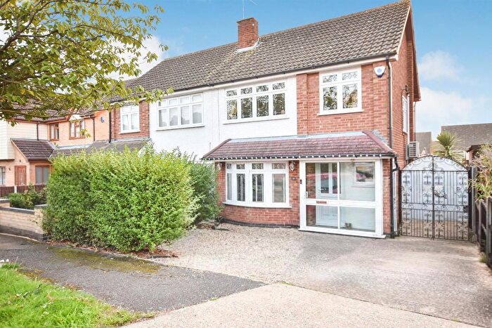3 Bedroom Semi-Detached House For Sale In Sweet Briar Avenue, Benfleet, SS7